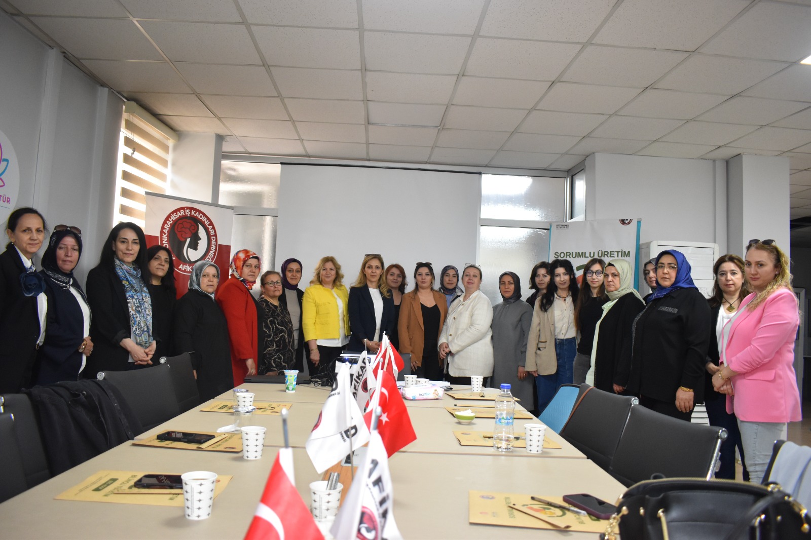Afyonkarahisar İş Kadınları Derneği’nin yürüttüğü ve İçişleri Bakanlığı’nın desteklediği “Sorumlu
