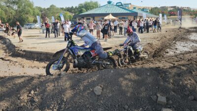 Bu yıl ilki düzenlenen Uluslararası Sandıklı Termal ve Çamur Festivali,