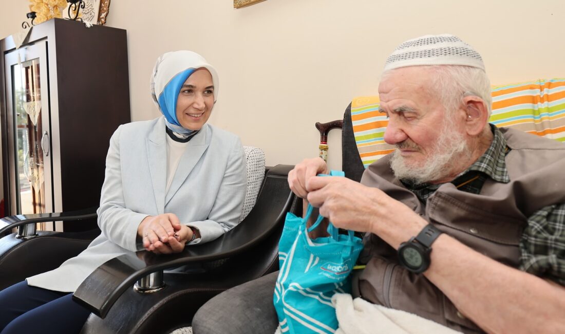 Afyonkarahisar Valisi Doç. Dr. Kübra Güran Yiğitbaşı, şehrin sevilen simalarından,