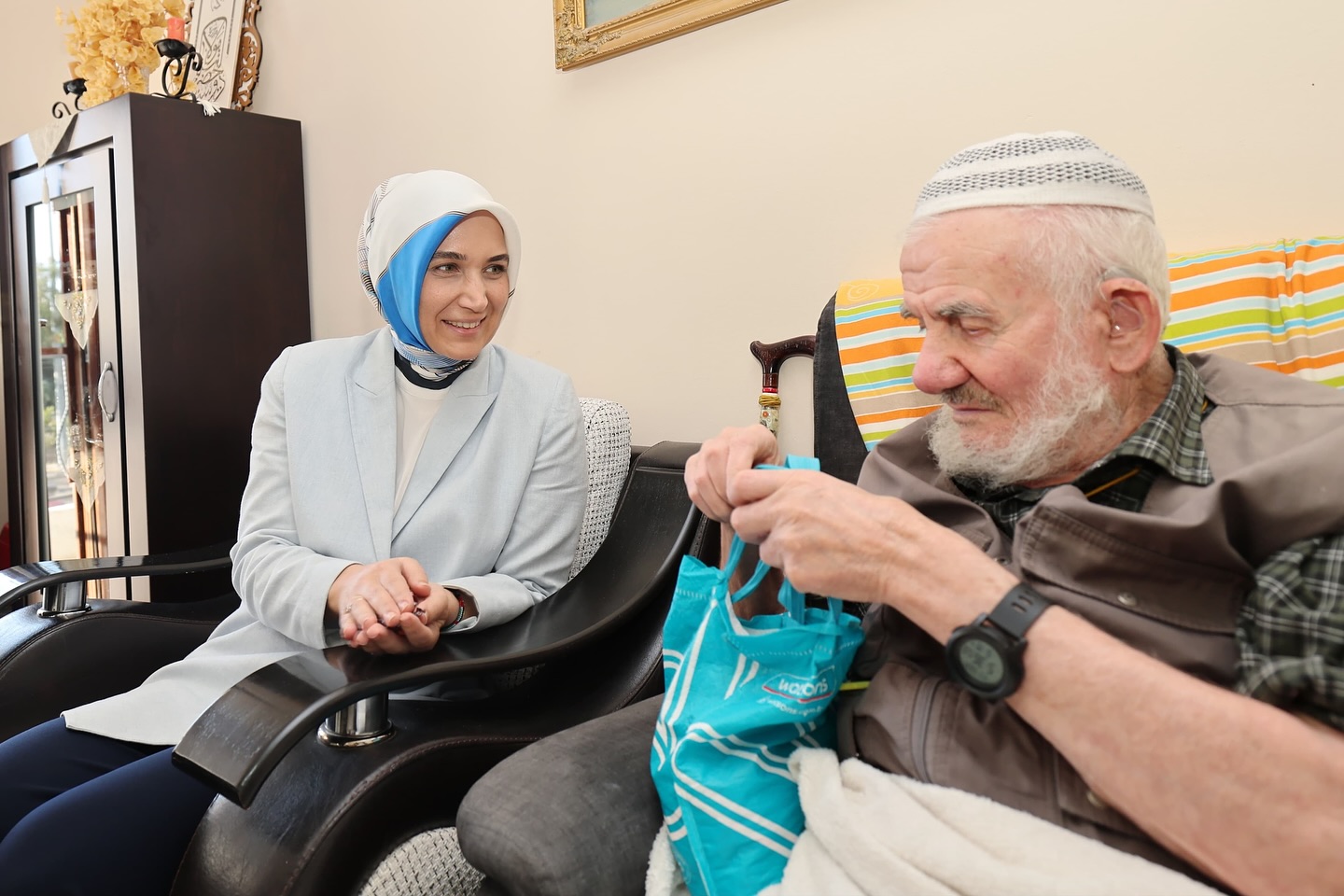 Afyonkarahisar Valisi Doç. Dr. Kübra Güran Yiğitbaşı, şehrin sevilen simalarından,
