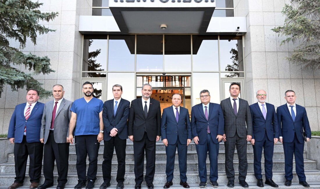 Afyonkarahisar Sağlık Bilimleri Üniversitesi (AFSÜ) Rektörü Prof. Dr. Adem Aslan,