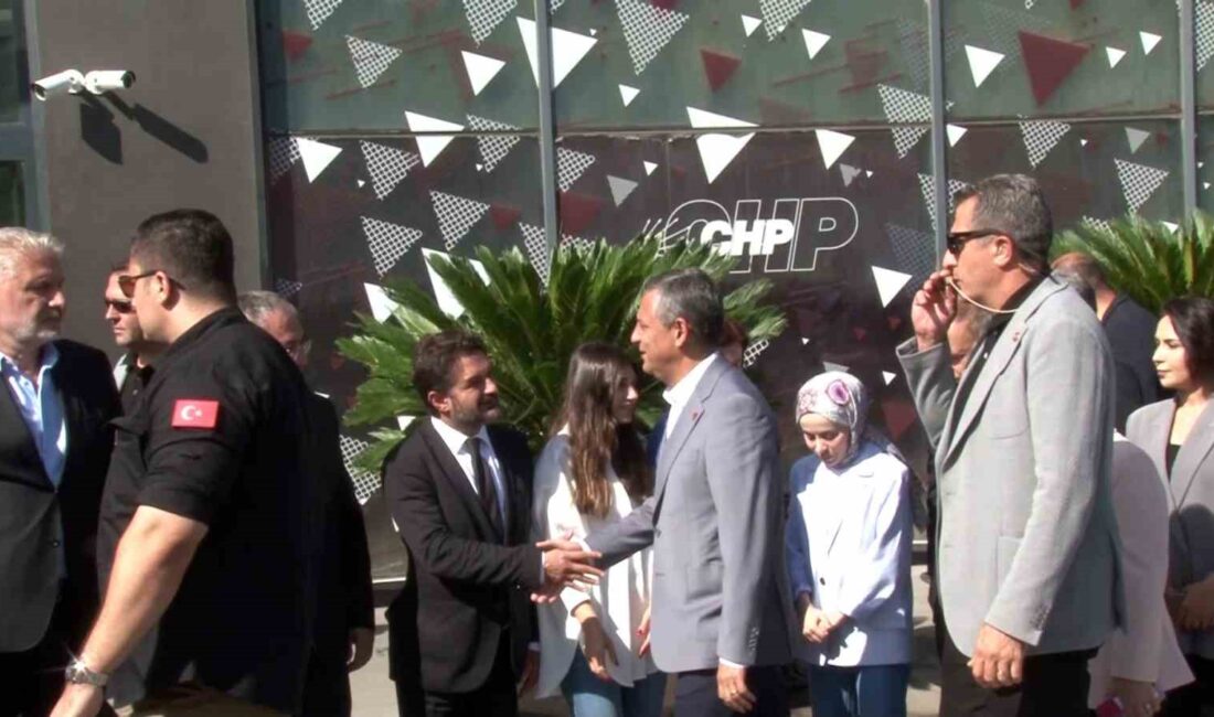 CHP Genel Başkanı Özgür Özel, parti binasında açıklamalarda bulunarak Merkez