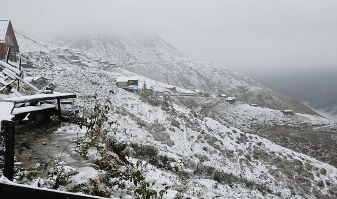 Bitlis’in Adilcevaz ilçesinde bulunan 4058 metre yüksekliğindeki Süphan Dağı, yağan