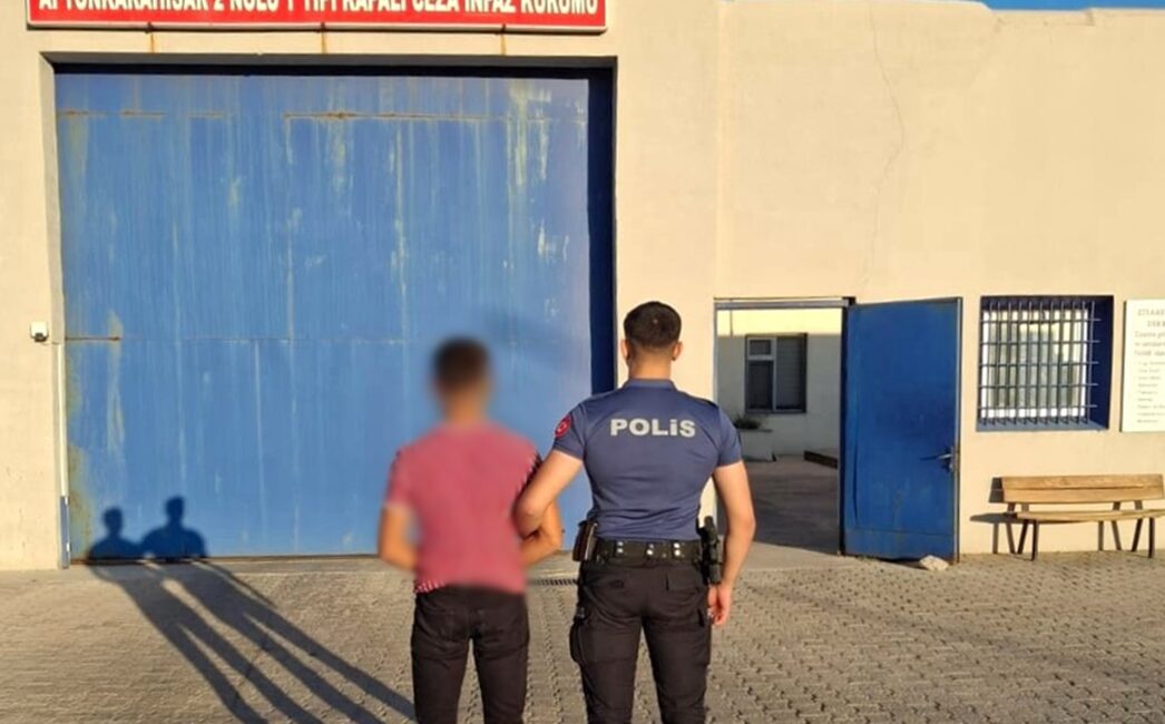 Afyonkarahisar İl Emniyet Müdürlüğü ekipleri, aranan şahıslara yönelik yürüttükleri çalışmalar