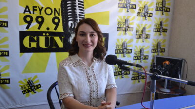 Kendi kliniğinde hizmet veren Dermatoloji Uzmanı Dr. Duygu Gencer, Gün