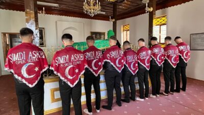 Afyonkarahisar’ın Erkmen beldesinde, Ahmet Karahisari Hacı Baba Türbesi’nde geleneksel asker