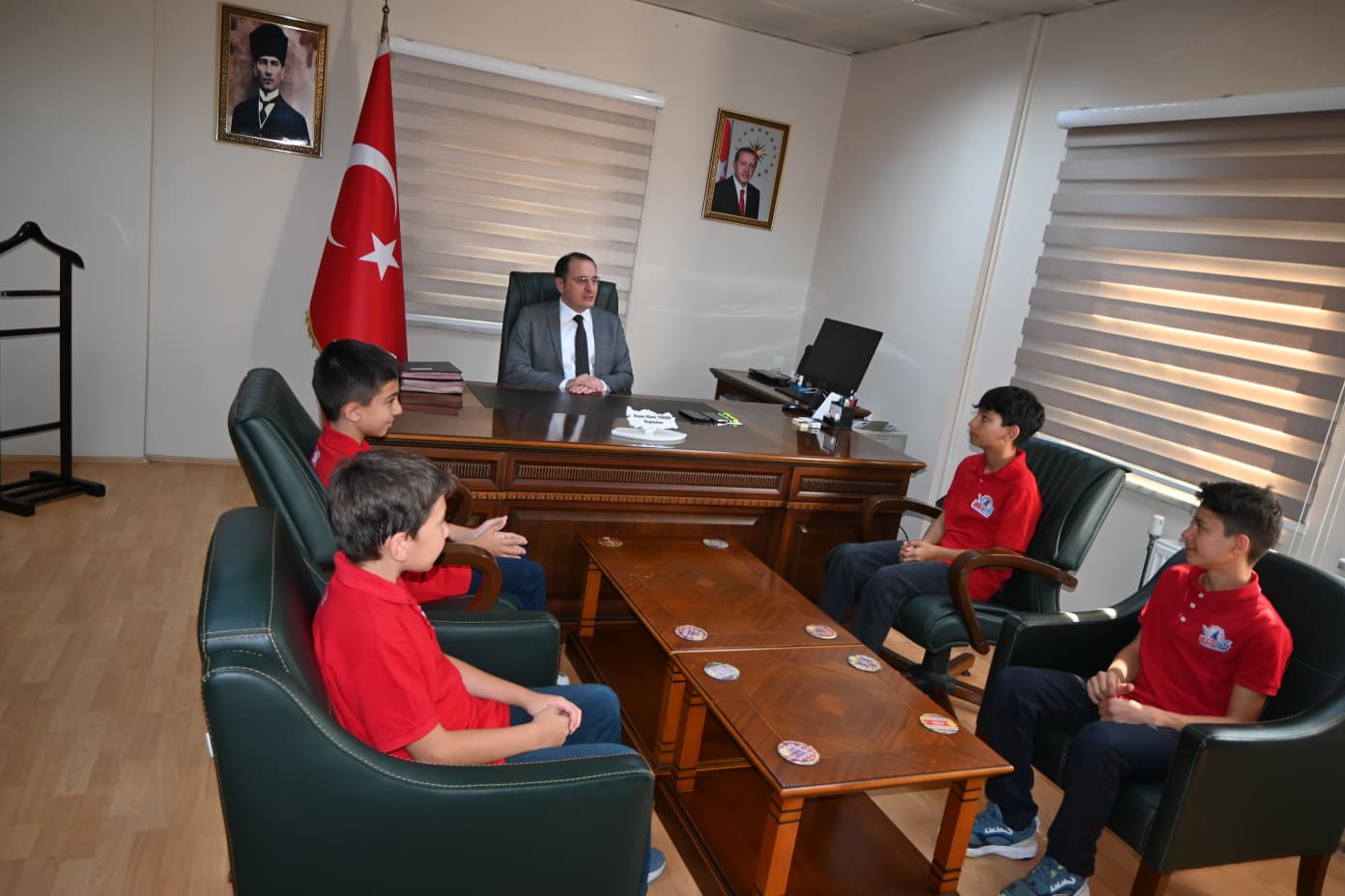 Çay Kaymakamı Hasan Hüsnü Türker, İlçe Milli Eğitim Müdürü Akif