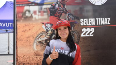Afyonkarahisar’da gerçekleştirilen Kadınlar Dünya Motokros Şampiyonası’nda yarışan 18 yaşındaki Selen