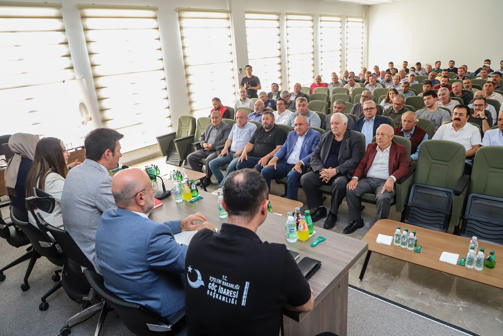 Afyonkarahisar Valiliği koordinasyonunda Mermer OSB’de düzenlenen toplantıda, yabancı işçi istihdamı