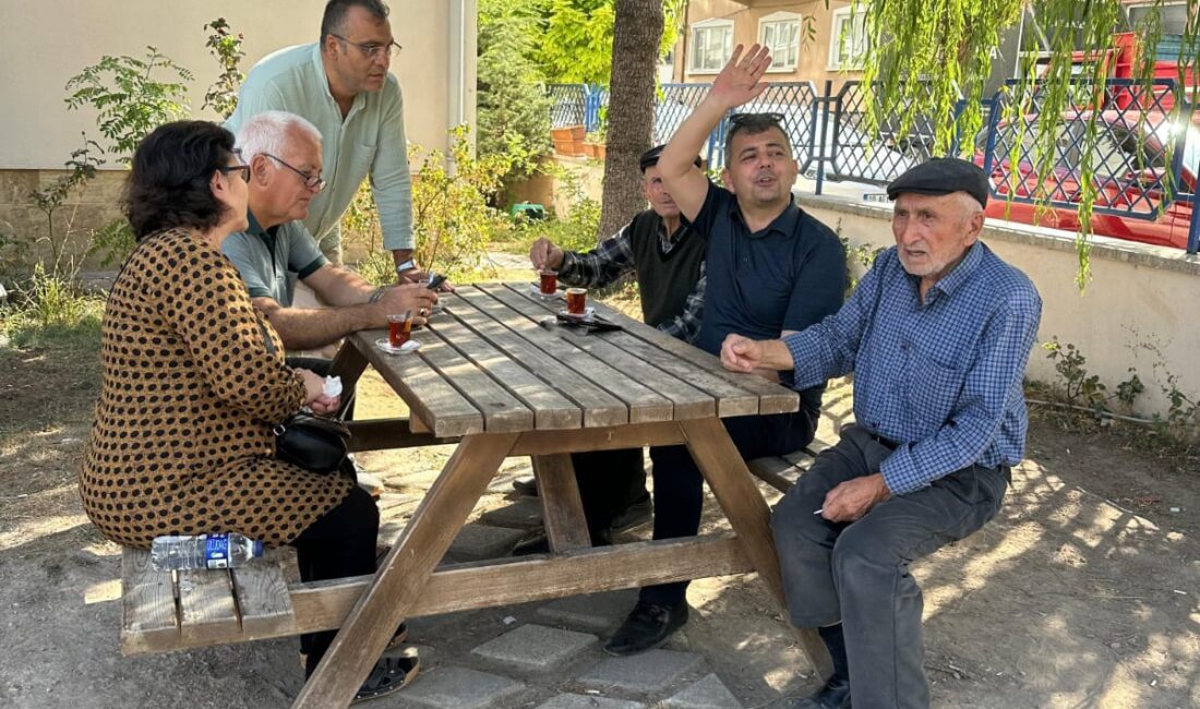 Emirdağ Belediye Başkanı Serkan Koyuncu, haftanın ilk mesaisine Belediye bahçesinde