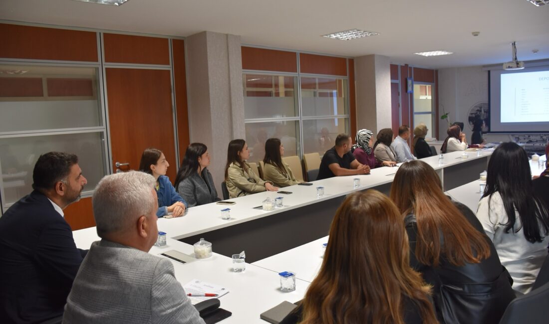 Toplantıda, Gençlik ve Spor Bakanlığı’nın kalite hizmet standartları çerçevesinde yeni