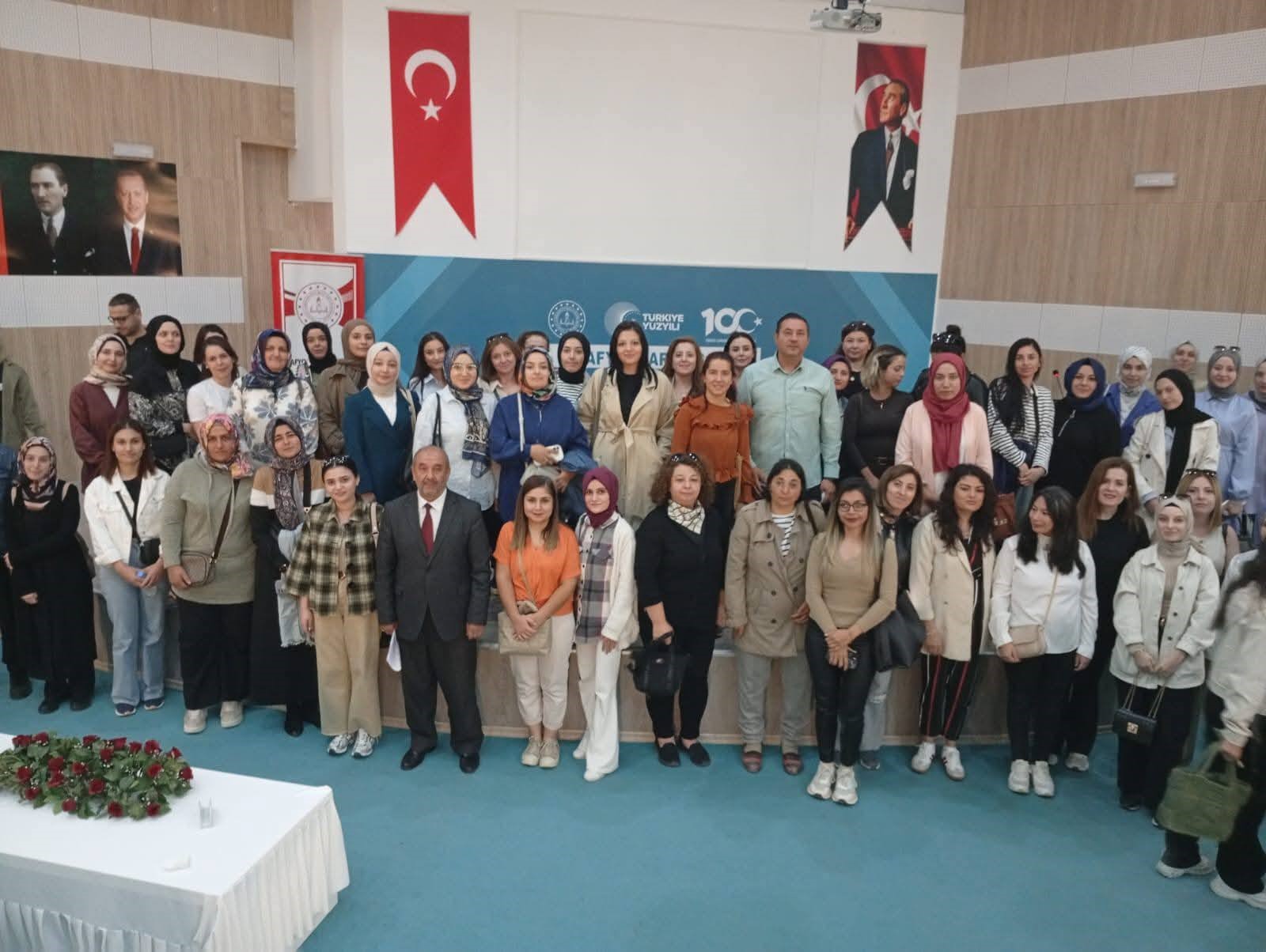 Afyonkarahisar İl Milli Eğitim Müdürü Miraç Sünnetci özel eğitim öğretmenlerine seslenerek,