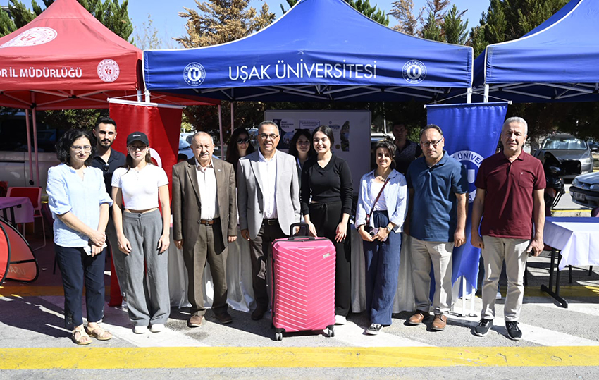 Uşak Üniversitesi, her yıl geleneksel olarak düzenlediği öğrenci karşılama törenini