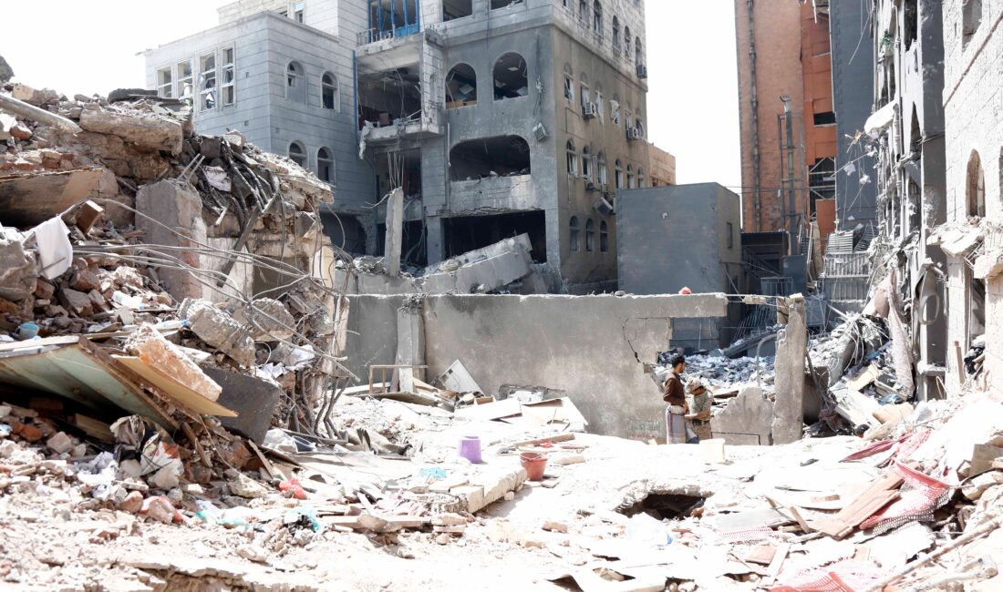 İsrail ordusu, Yemen’in başkenti Sana’ya hava saldırısı düzenledi. Husilere ait