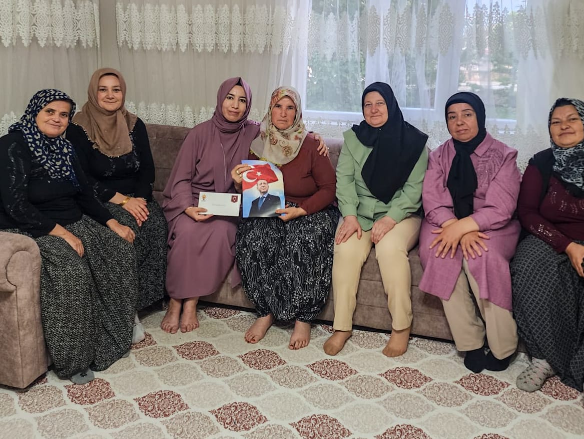 AK Parti Afyonkarahisar İl Kadın Kolları Başkanı Dilek Hanım Çengel