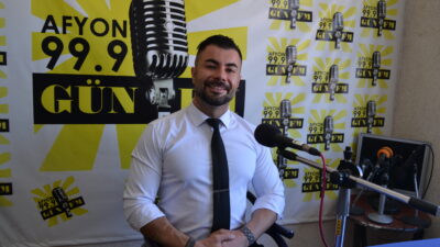 Kendi kliniğinde hizmet veren Medikal ve Estetik Hekimi Dr. Esad