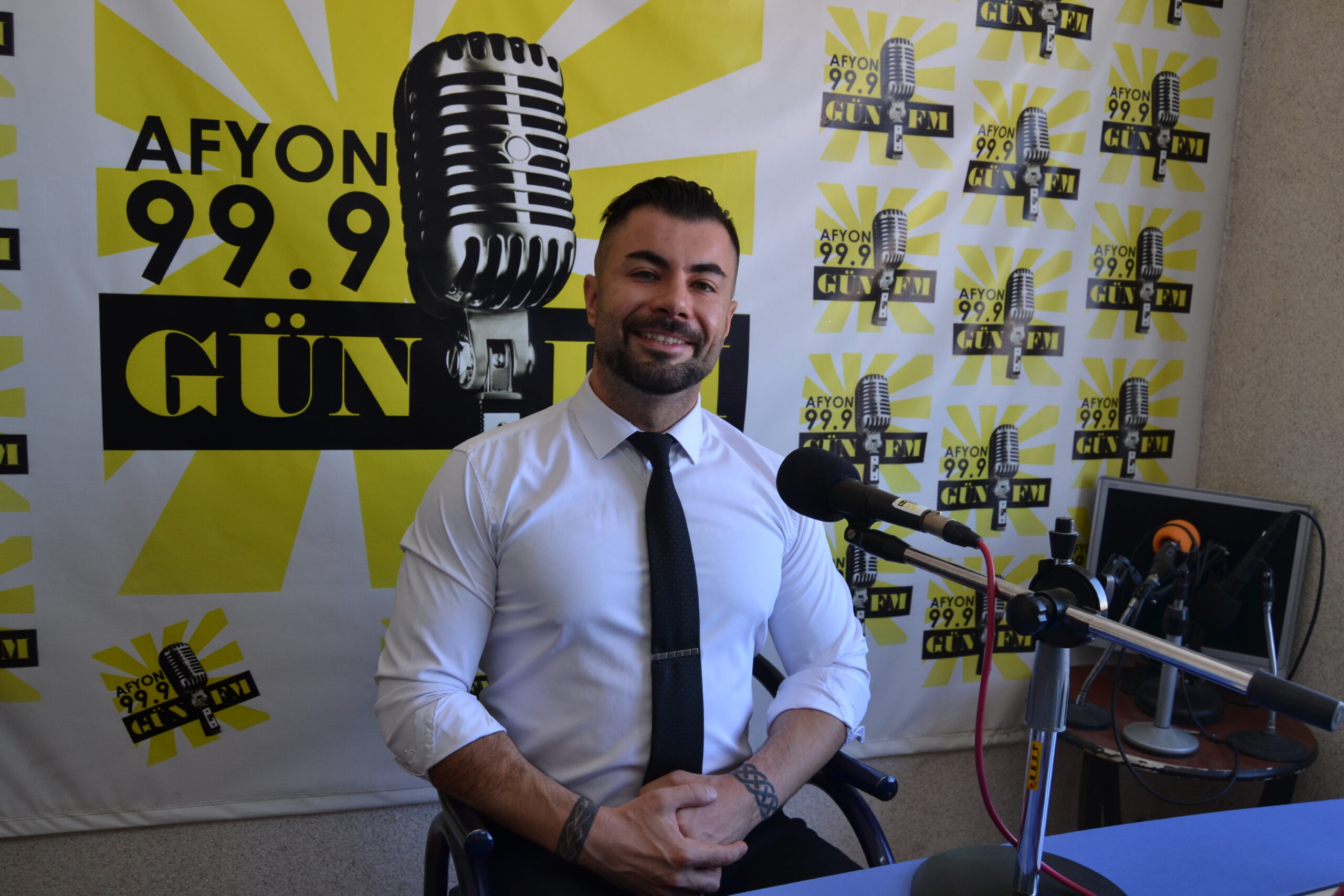 Kendi kliniğinde hizmet veren Medikal ve Estetik Hekimi Dr. Esad