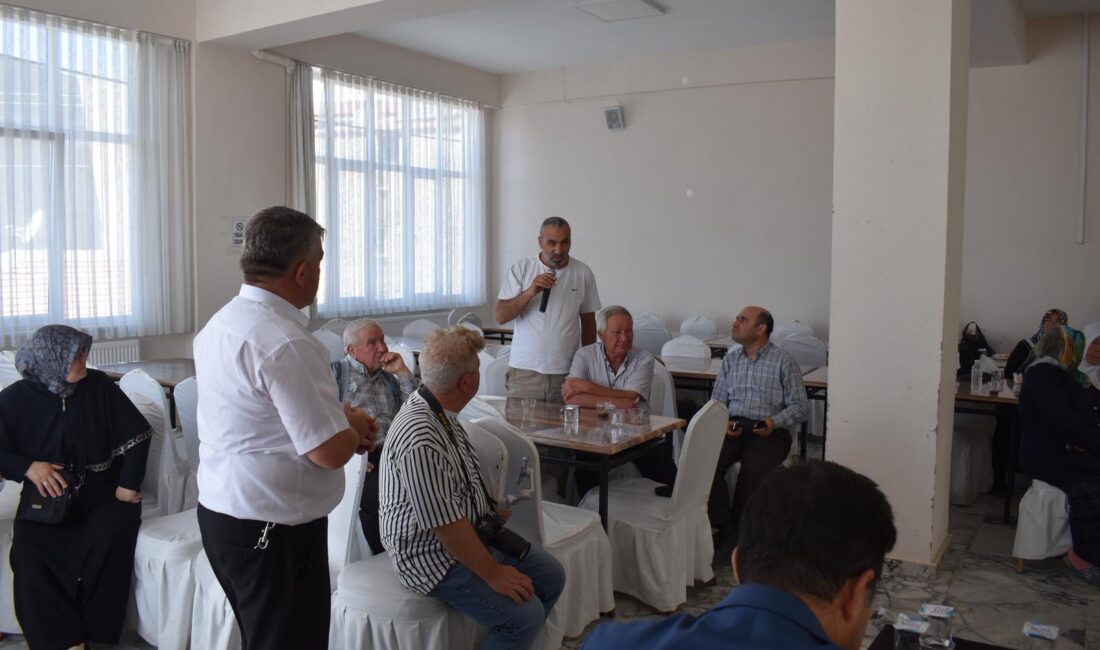 İscehisar Kaymakamı Nesrin Uygun, ilçedeki kurum amirleri ve mahalle muhtarlarıyla