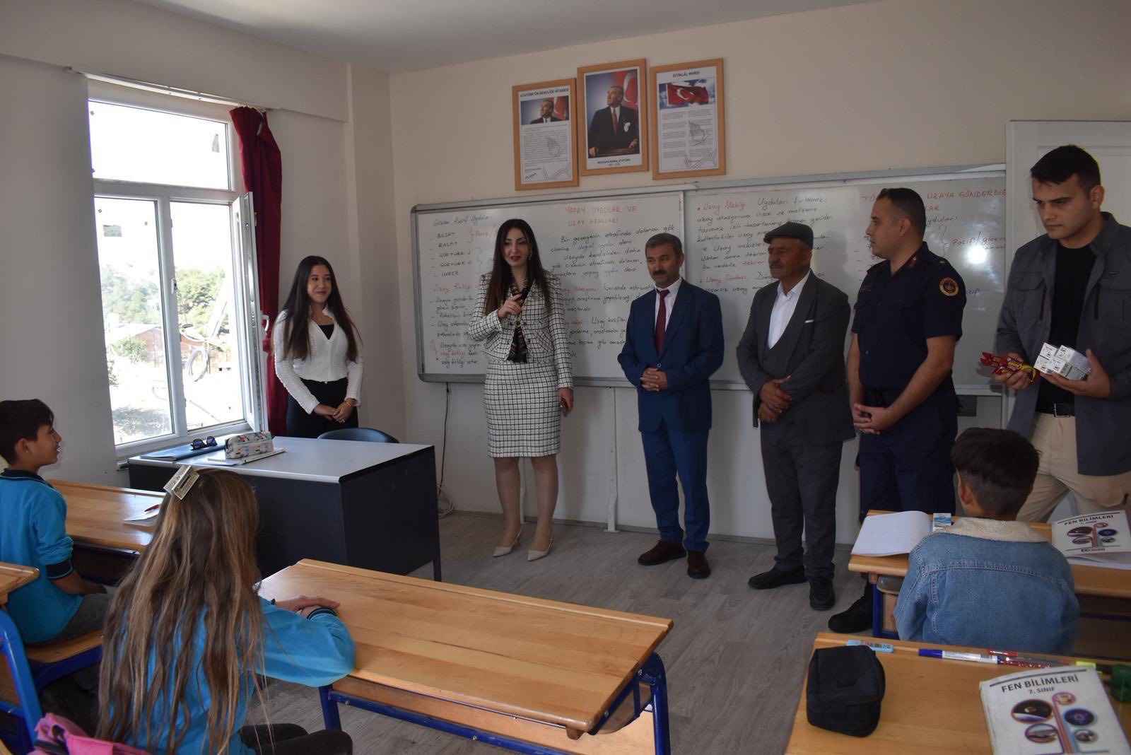   İscehisar Kaymakamı Nesrin Uygun, İlçe Milli Eğitim Müdürü Mustafa