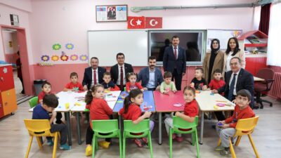 Afyonkarahisar’ın Sandıklı ilçesinde 75. Yıl İlköğretim Okulu’nda İlköğretim Haftası programı