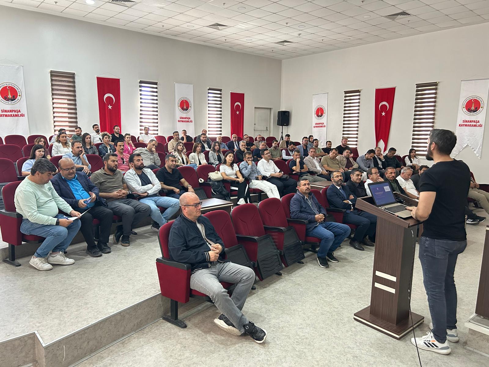 Afyonkarahisar'ın Sinanpaşa ilçesinde, okul müdürleri ve müdür yardımcılarına yönelik “Kaynaştırma