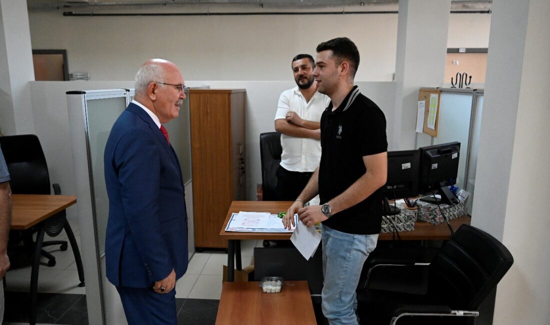 Uşak Üniversitesi Rektörü Prof. Dr. Ekrem Savaş, Öğrenci İşeri Daire