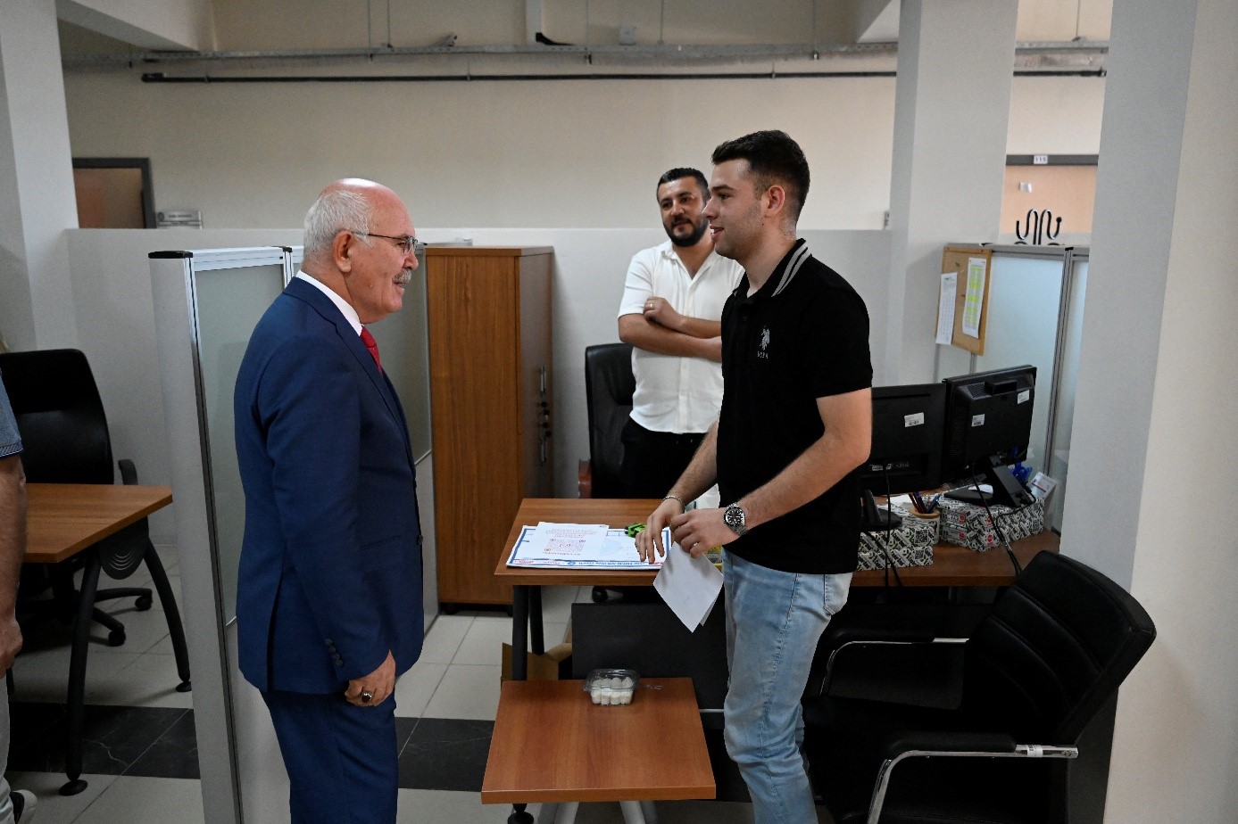 Uşak Üniversitesi Rektörü Prof. Dr. Ekrem Savaş, Öğrenci İşeri Daire
