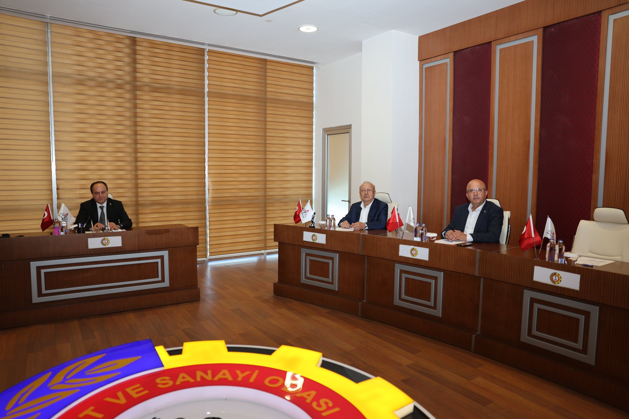 Afyon Eğitim Vakfı (AEV) Yönetim Kurulu, düzenlenen toplantıda bir araya