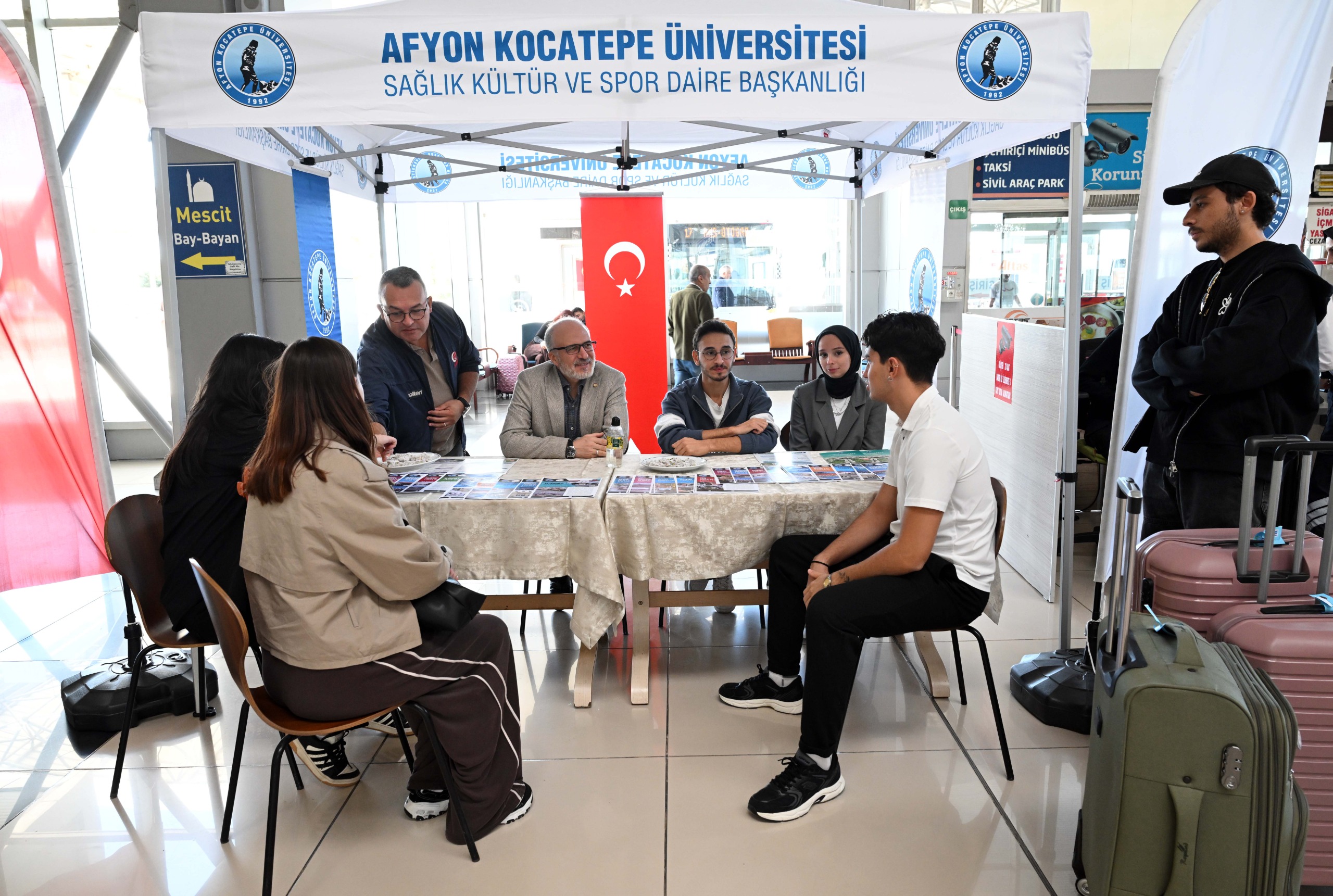 Afyon Kocatepe Üniversitesi (AKÜ) 2025-2026 eğitim-öğretim yılına bugün resmen başladı.