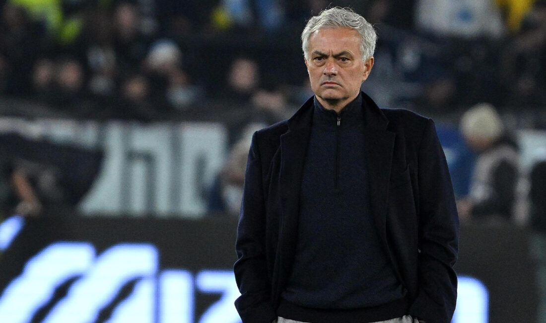 Portekizli teknik direktör Jose Mourinho, eski takımı Fenerbahçe'yi Instagram'da takipten çıktı. 