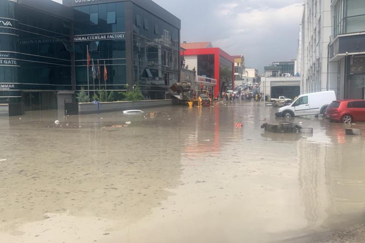 Ankara’da etkili olan sağanak ve dolu yağışı sürücülere zor anlar