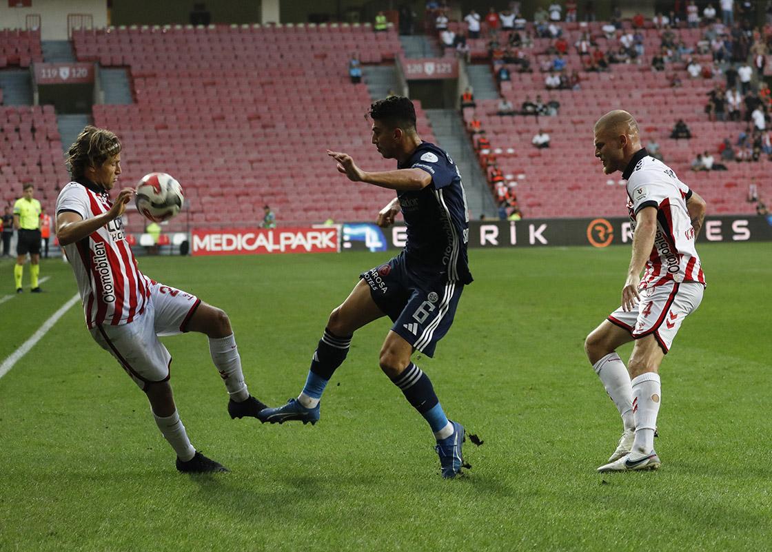 Hesap.com Antalyaspor, Trendyol Süper Lig'in 5. haftasında deplasmanda Samsunspor'u 2-1