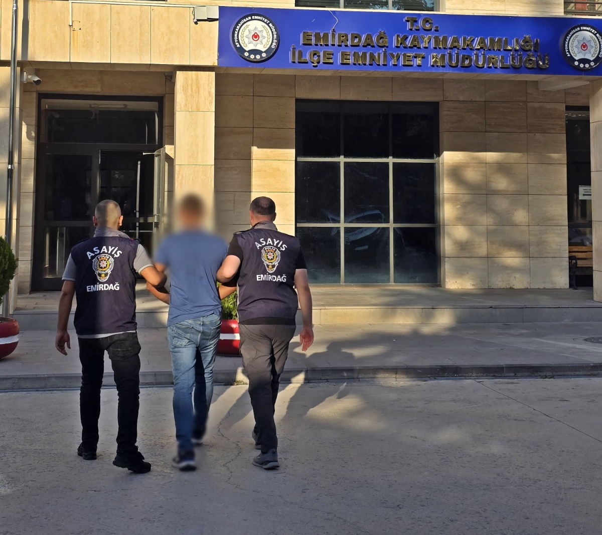 İl Emniyet Müdürlüğü ekiplerince aranan şahısların yakalanmasına yönelik sürdürülen çalışmalar