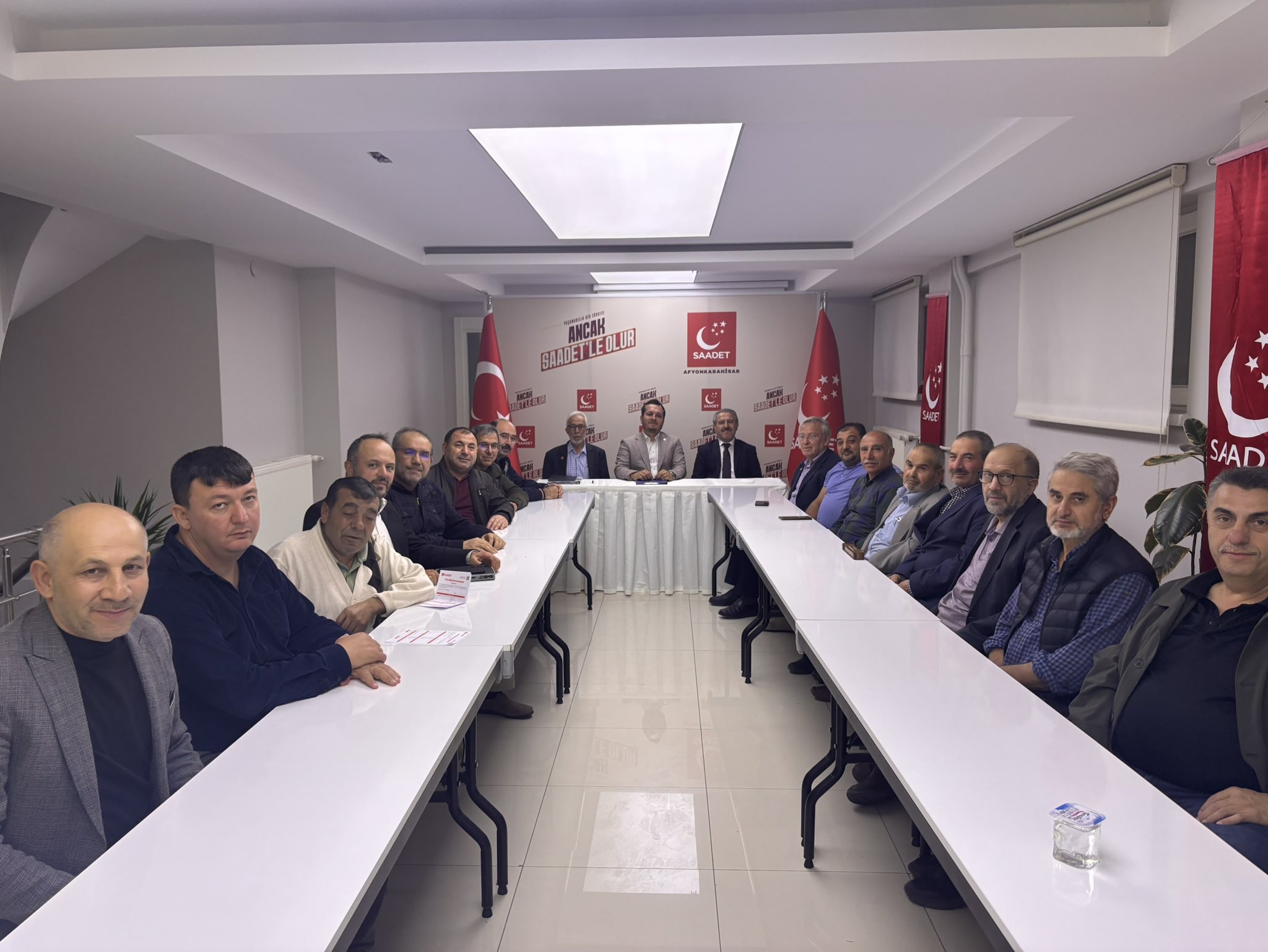 
Saadet Partisi Afyonkarahisar İl Başkanı Beytullah Karataş’ın başkanlığında haftalık İl