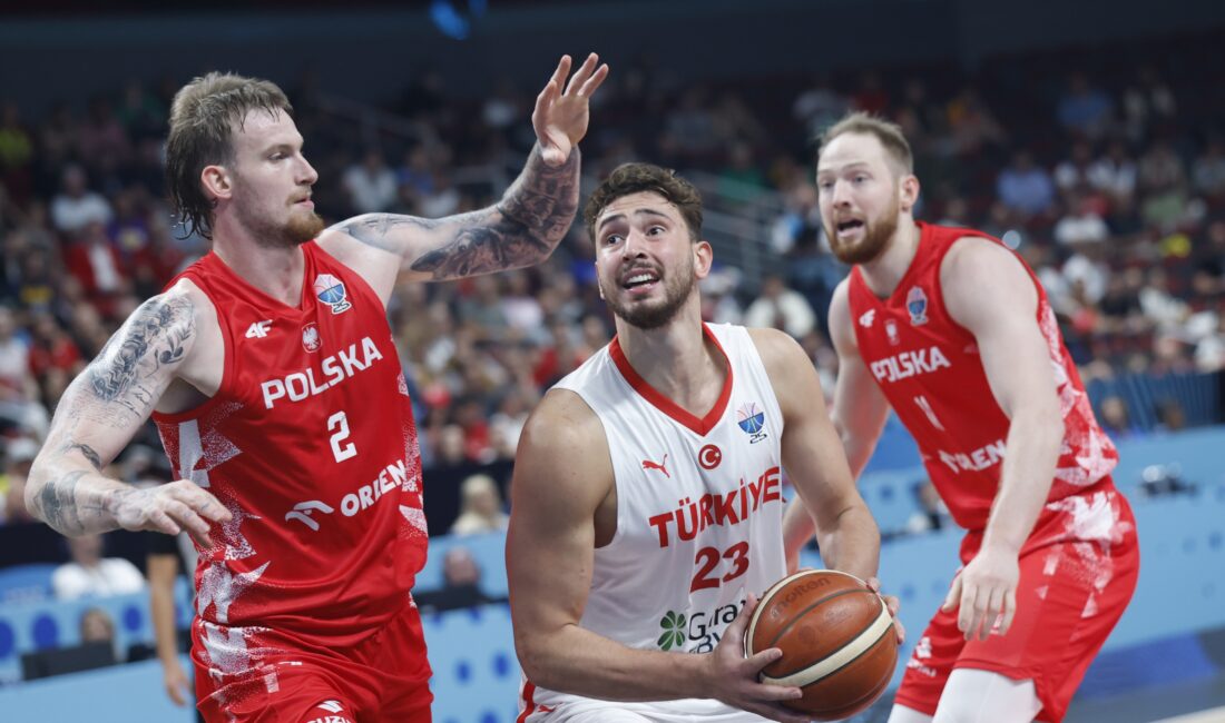 Milli basketbolcu Alperen Şengün, Polonya karşısında sergilediği 19 sayı, 12