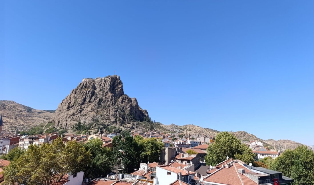Afyonkarahisar, yeni haftaya güneşli ve sıcak bir havayla başladı. Ancak