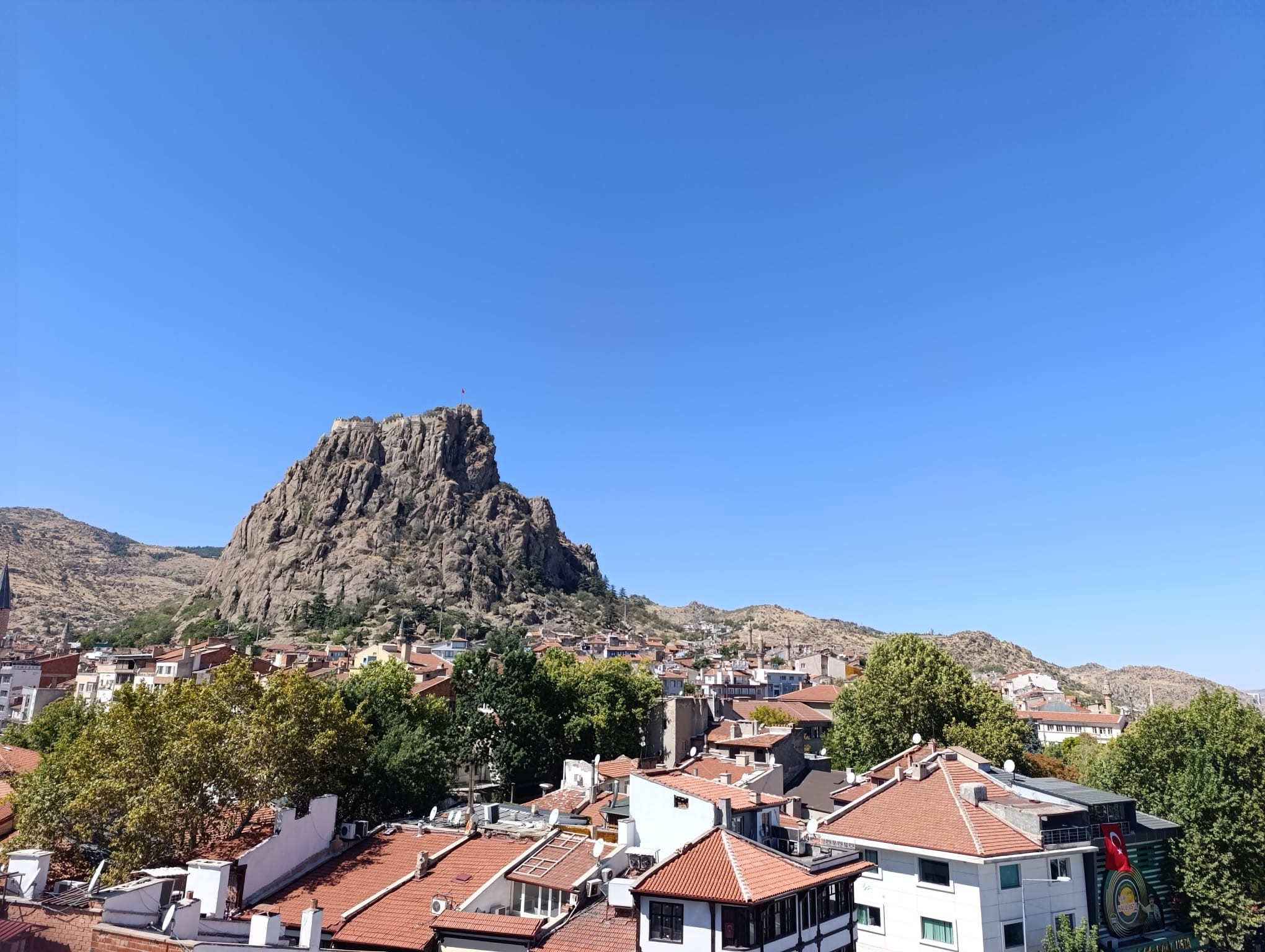 Afyonkarahisar, yeni haftaya güneşli ve sıcak bir havayla başladı. Ancak