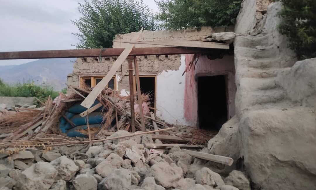 Afganistan'da meydana gelen depremde 800 kişi hayatını kaybetti, 2 bin