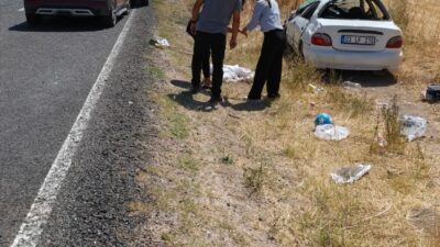 Sandıklı ilçesi Hırka köyü yakınlarında meydana gelen trafik kazasında, kontrolden