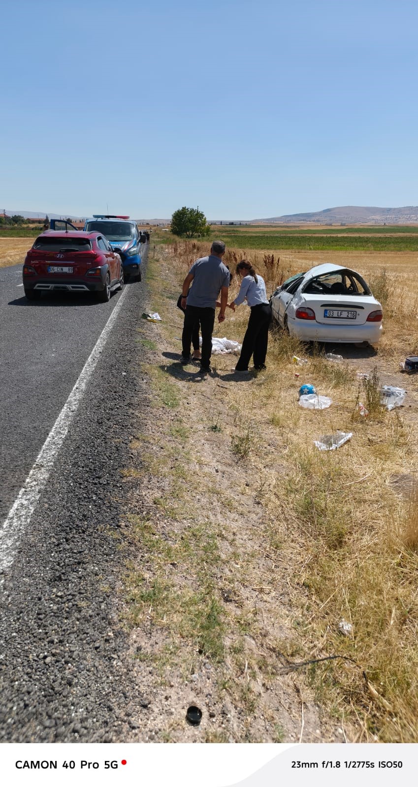 Sandıklı ilçesi Hırka köyü yakınlarında meydana gelen trafik kazasında, kontrolden