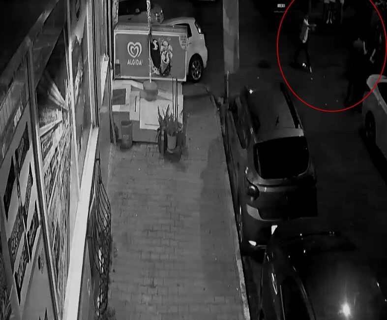 İstanbul'un Eyüpsultan ilçesinde, 20 yaşındaki Mertcan Acar'ın sokak ortasında uğradığı