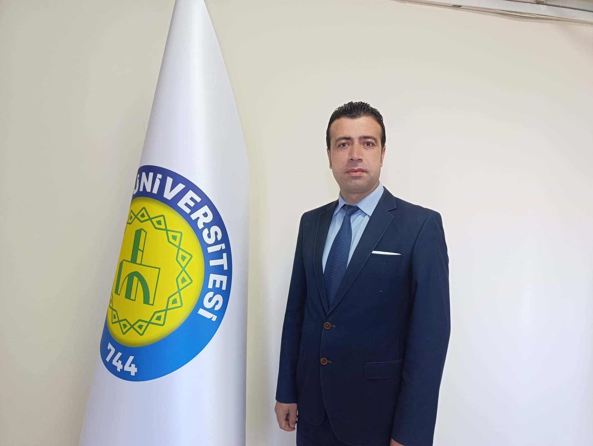 Şanlıurfa'nın Siverek ilçesinde, kayınbiraderi tarafından silahla vurulan üniversite personeli hayatını