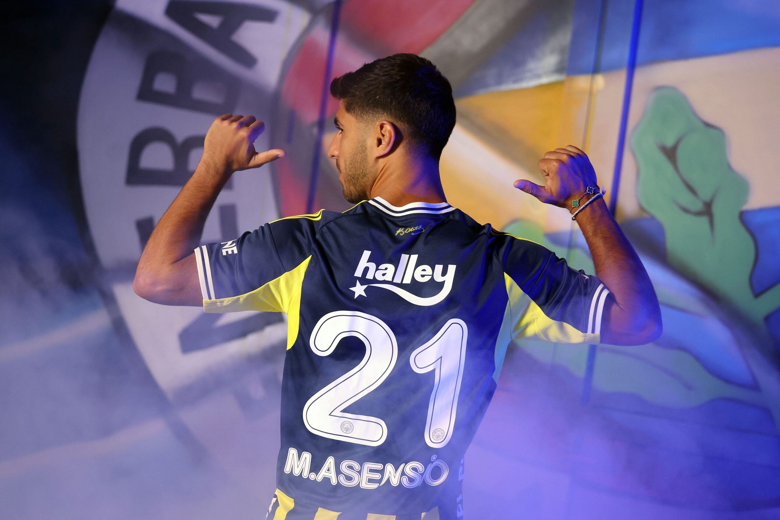 Fenerbahçe, transfer çalışmaları kapsamında önemli bir hamle yaptı. Sarı-lacivertli ekip,