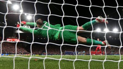 Manchester City, Paris Saint-Germain’den İtalyan kaleci Gianluigi Donnarumma’yı kadrosuna kattı.