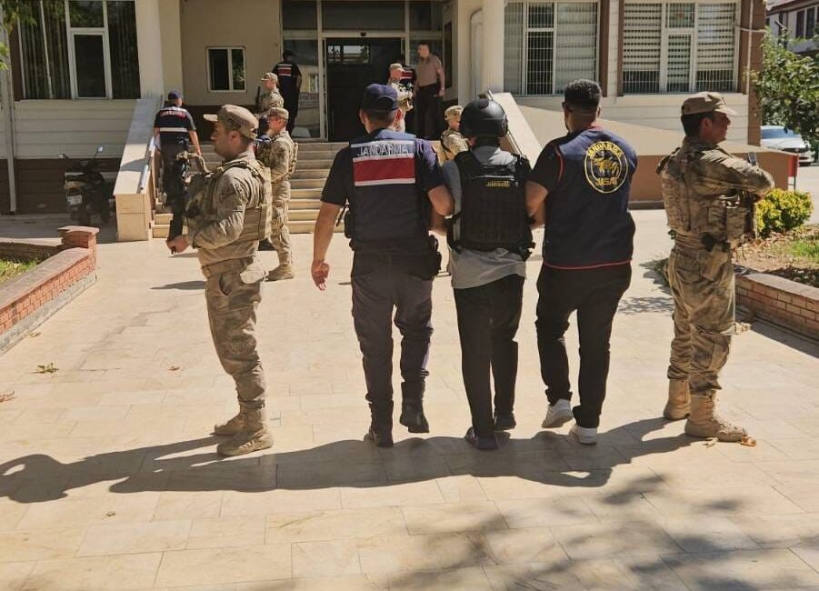  Bilecik'te bir kişiyi öldürerek, olay yerinden kaçan ve ardından yakalanan zanlı