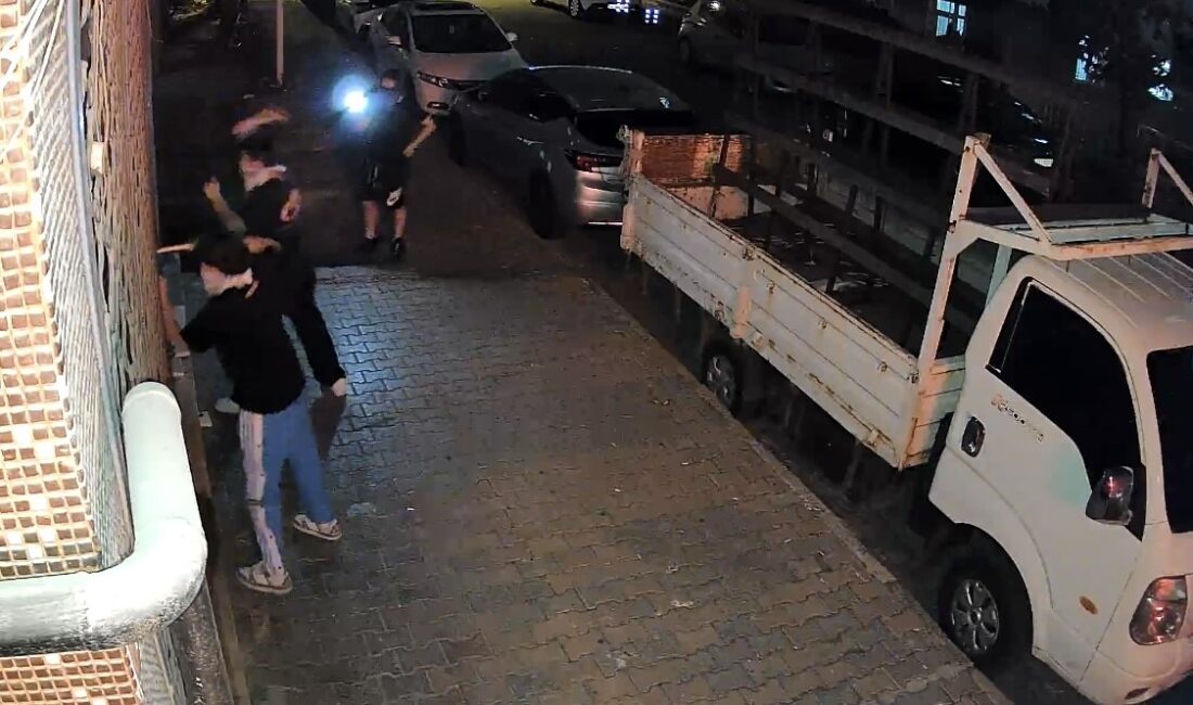 İstanbul'un Ümraniye ilçesinde, maskeli iki şüpheli bir iş yerine "abinin