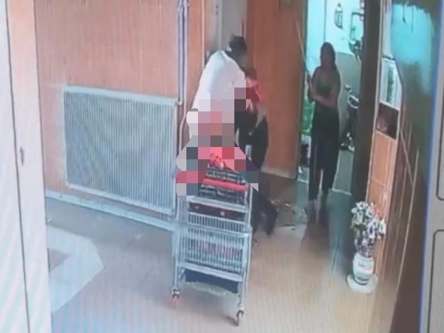 Kayseri'nin Talas ilçesinde bir apartman sakini, aralarında çıkan tartışma sonucu