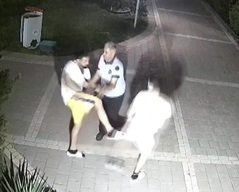 Adana'da, oğluyla oyun oynarken tartışan 13 yaşındaki arkadaşını tekme ve