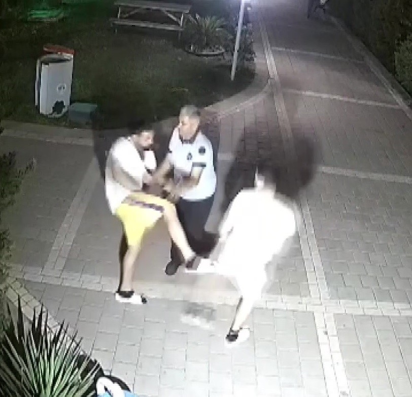Adana'da, oğluyla oyun oynarken tartışan 13 yaşındaki arkadaşını tekme ve