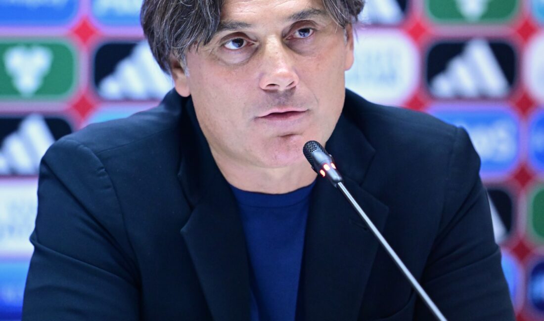 A Milli Futbol Takımı Teknik Direktörü Vincenzo Montella ve milli